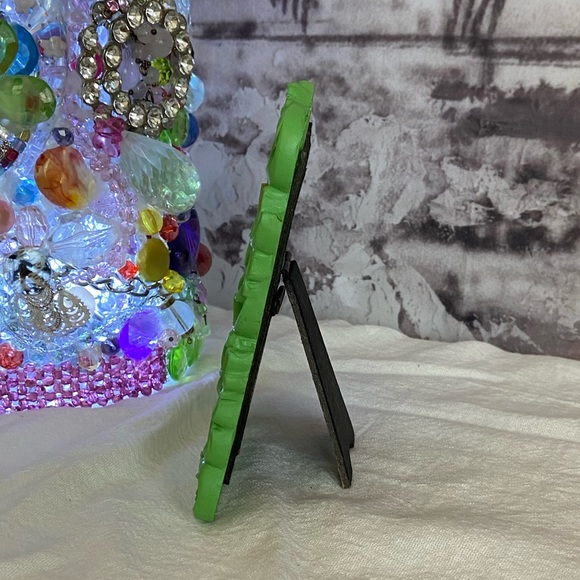 New! Green Framed Ring Display Holder Decor - Picture 3 of 5